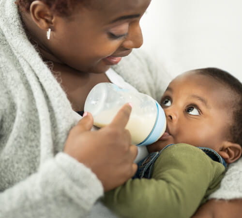 mom bottle feeding infant