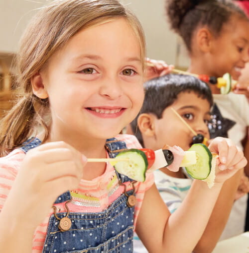 girl eating lunch